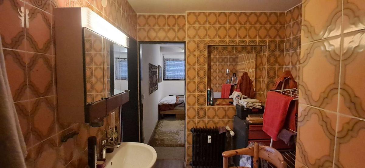 Bad mit Blick zum Schlafzimmer